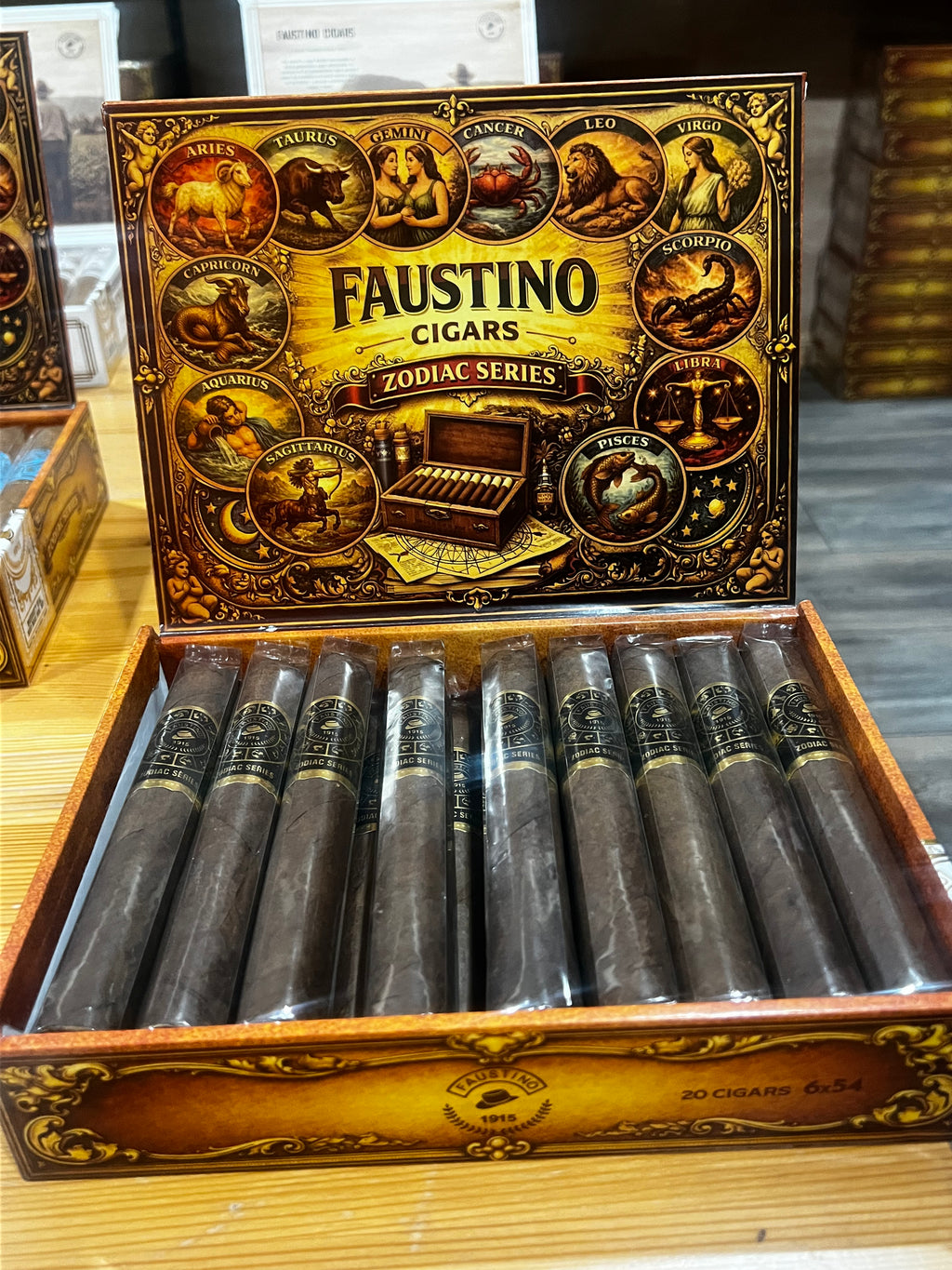 The zodiac series Maduro .( the box contains 20 cigars.)