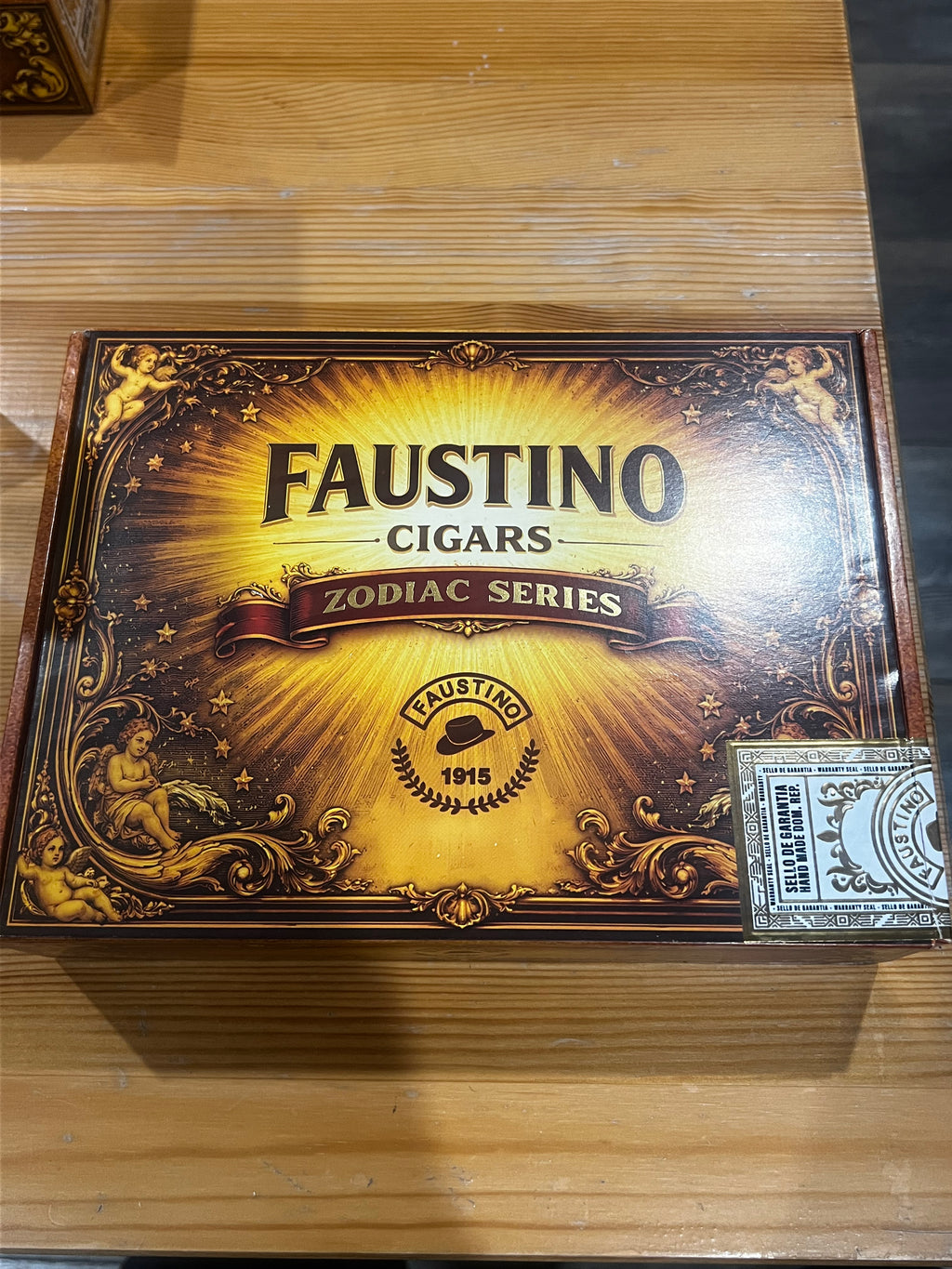 The zodiac series Maduro .( the box contains 20 cigars.)